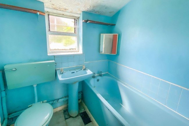 311 Cheney Manor Road, Swindon, SN2 2PE 5