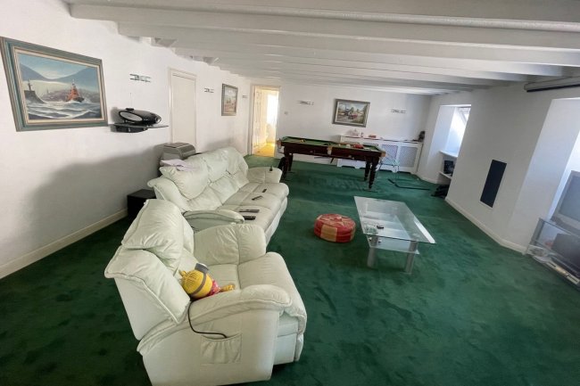 2 The Strand, Brixham, Devon TQ5 8EH 4