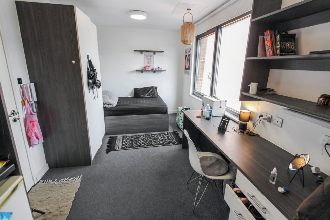 Flat 307 Pearl Works, 2 Howard Lane, Sheffield, S1 2FT 8