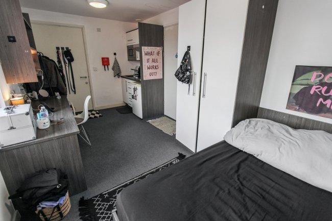 Flat 307 Pearl Works, 2 Howard Lane, Sheffield, S1 2FT 8