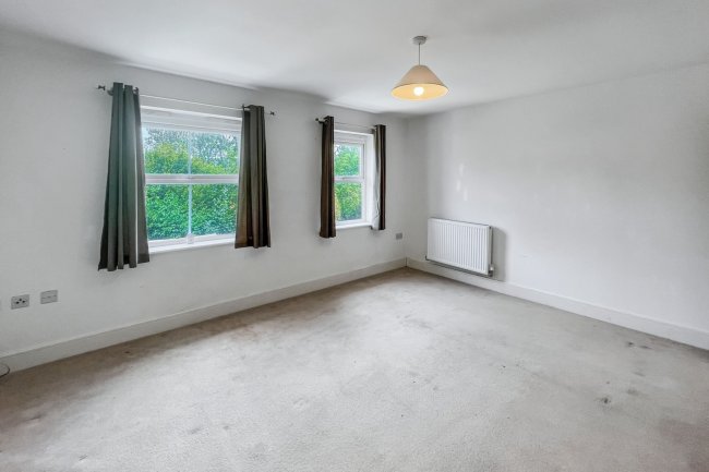 40 Reynolds Avenue, Redhill, Surrey, RH1 1TJ 8