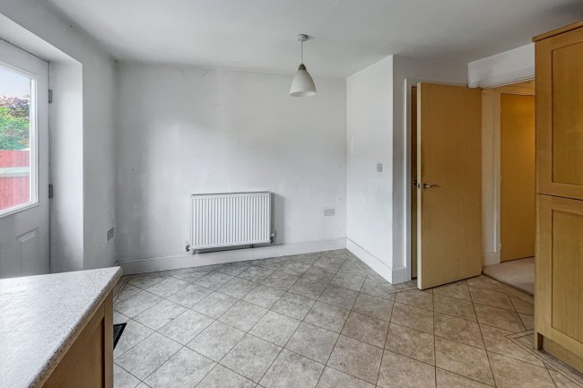 40 Reynolds Avenue, Redhill, Surrey, RH1 1TJ 8