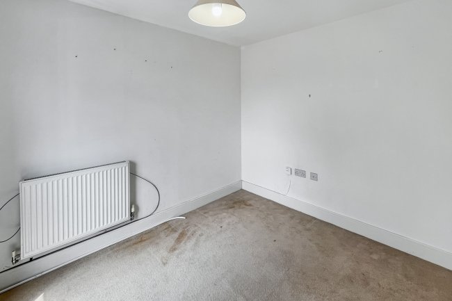 40 Reynolds Avenue, Redhill, Surrey, RH1 1TJ 8