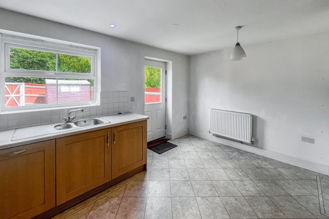 40 Reynolds Avenue, Redhill, Surrey, RH1 1TJ 8