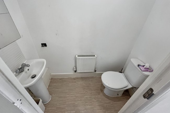 40 Reynolds Avenue, Redhill, Surrey, RH1 1TJ 8