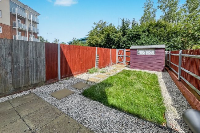 40 Reynolds Avenue, Redhill, Surrey, RH1 1TJ 8