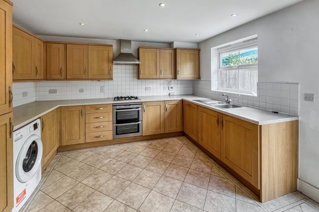 40 Reynolds Avenue, Redhill, Surrey, RH1 1TJ 8