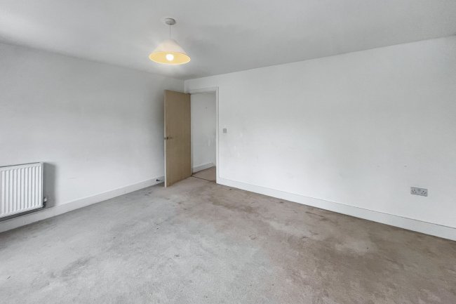 40 Reynolds Avenue, Redhill, Surrey, RH1 1TJ 8