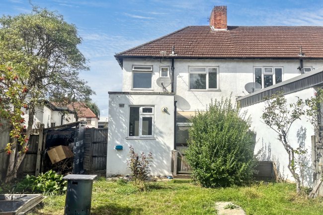 67 Long Drive, Greenford, UB6 8NA 7