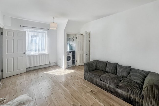 67 Long Drive, Greenford, UB6 8NA 7