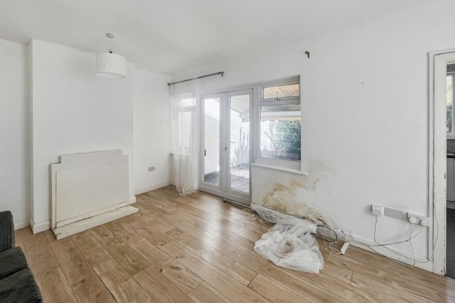 67 Long Drive, Greenford, UB6 8NA 7