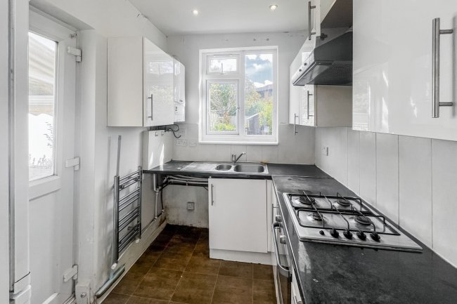 67 Long Drive, Greenford, UB6 8NA 7