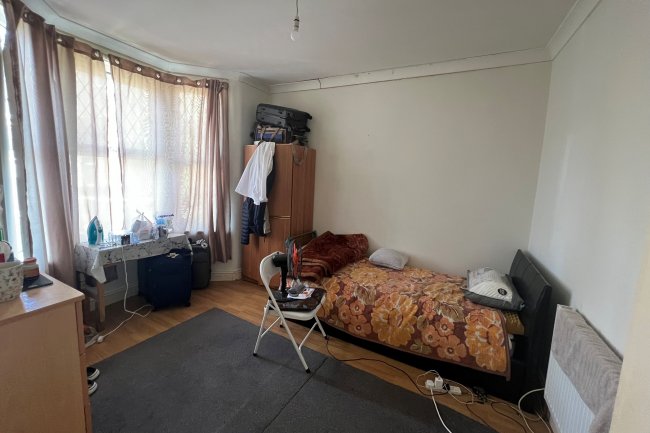 187 Farmer Road, Leyton, London E10 5DJ 2