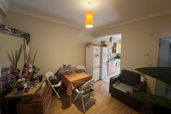 187 Farmer Road, Leyton, London E10 5DJ 2