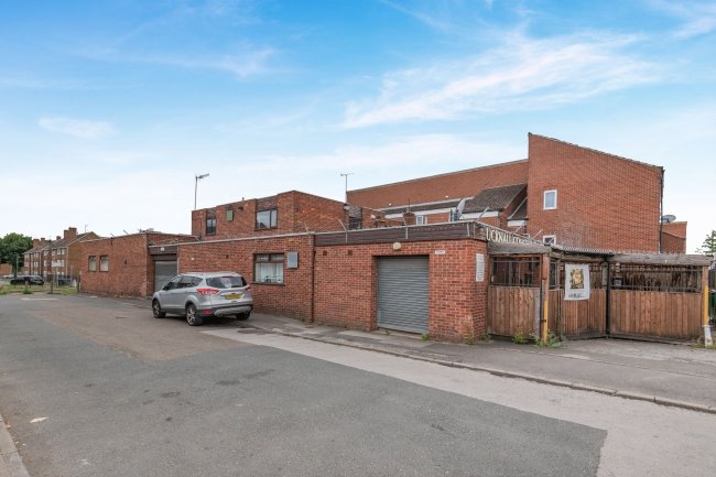 Hucknall Constitutional Club, 145 Portland Road, Hucknall, Nottingham NG15 7SB 3