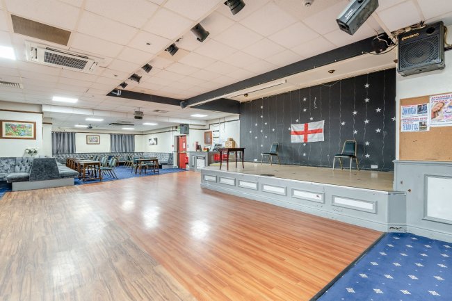 Hucknall Constitutional Club, 145 Portland Road, Hucknall, Nottingham NG15 7SB 3