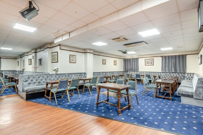 Hucknall Constitutional Club, 145 Portland Road, Hucknall, Nottingham NG15 7SB 3