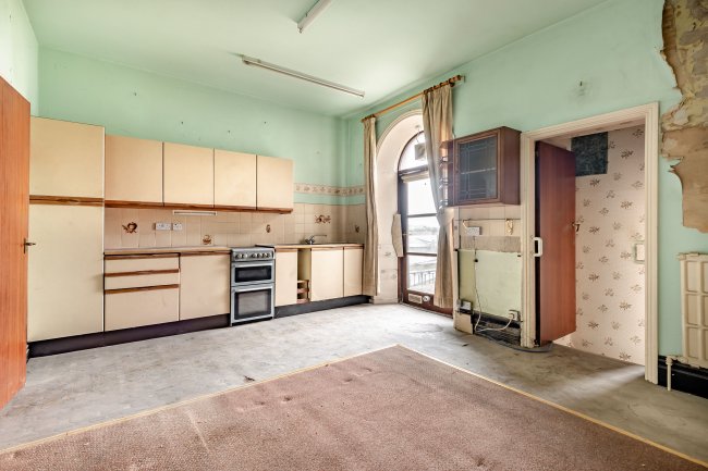 2 Stations Buildings, Warton Road, Carnforth, LA5 9BS 3