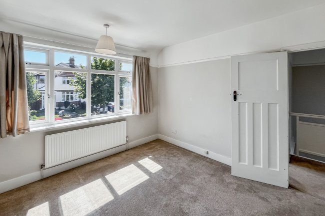 51 Greenview Avenue, Croydon, CR0 7QW 6