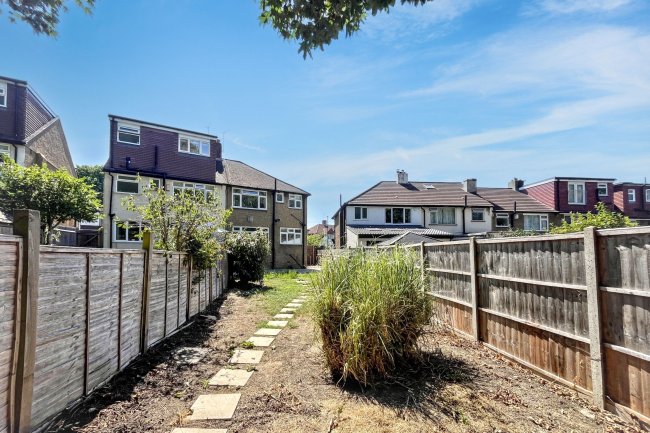 51 Greenview Avenue, Croydon, CR0 7QW 6