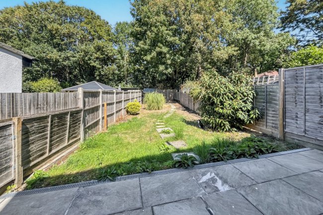 51 Greenview Avenue, Croydon, CR0 7QW 6