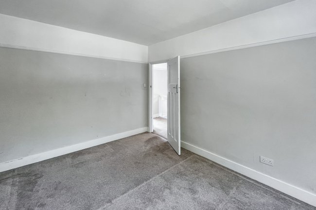 51 Greenview Avenue, Croydon, CR0 7QW 6