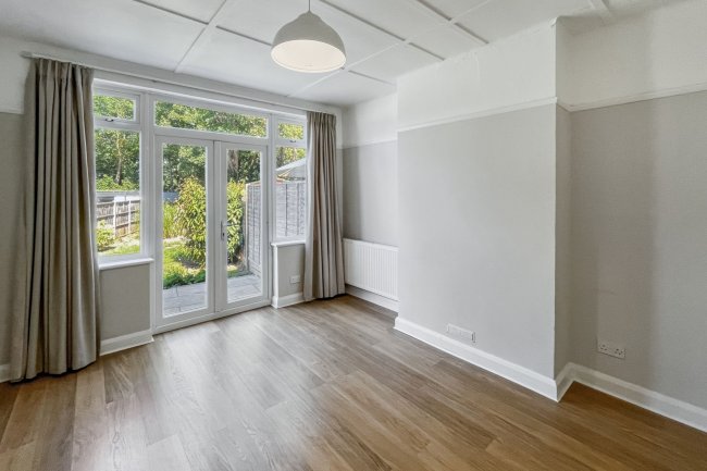 51 Greenview Avenue, Croydon, CR0 7QW 6