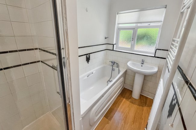 51 Greenview Avenue, Croydon, CR0 7QW 6