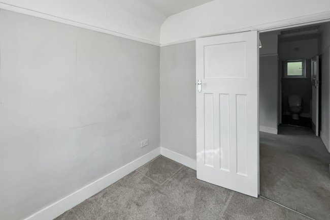 51 Greenview Avenue, Croydon, CR0 7QW 6