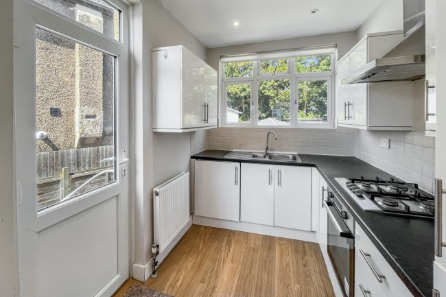 51 Greenview Avenue, Croydon, CR0 7QW 6