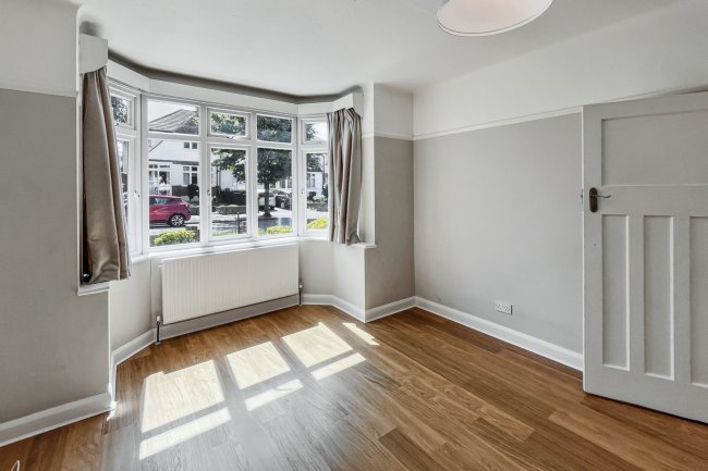 51 Greenview Avenue, Croydon, CR0 7QW 6