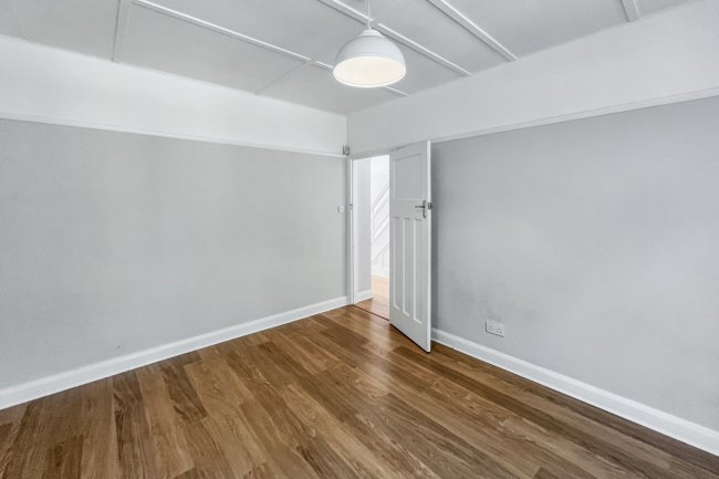 51 Greenview Avenue, Croydon, CR0 7QW 6