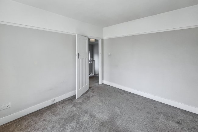 51 Greenview Avenue, Croydon, CR0 7QW 6