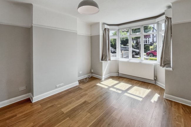 51 Greenview Avenue, Croydon, CR0 7QW 6