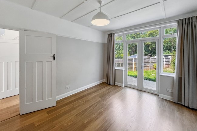 51 Greenview Avenue, Croydon, CR0 7QW 6