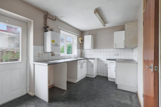 20 Deans Way, Gloucester, Gloucestershire, GL1 2QN 4