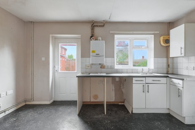 20 Deans Way, Gloucester, Gloucestershire, GL1 2QN 4