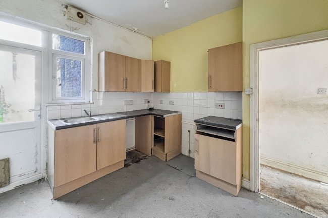 Flat A, 155 Antill Road, Tottenham Hale, London, N15 4BB 4