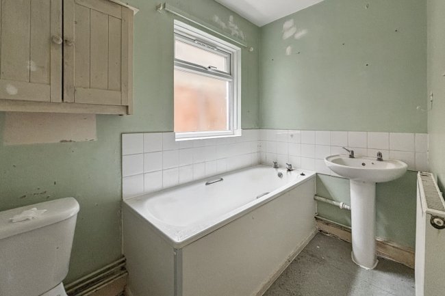 Flat A, 155 Antill Road, Tottenham Hale, London, N15 4BB 4