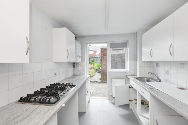 71 Downfield Road, Cheshunt, Hertfordshire, EN8 8SR 6