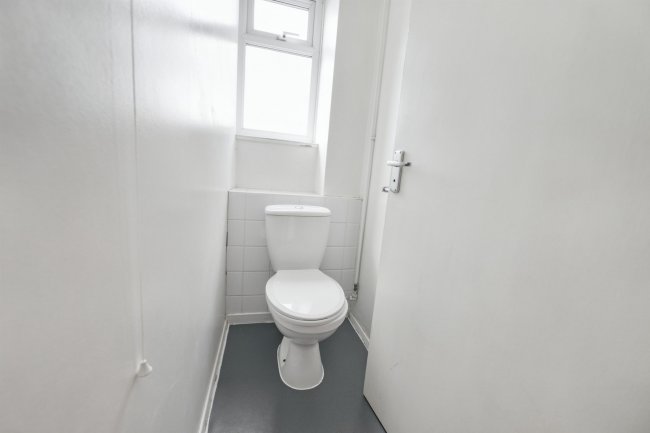 71 Downfield Road, Cheshunt, Hertfordshire, EN8 8SR 6