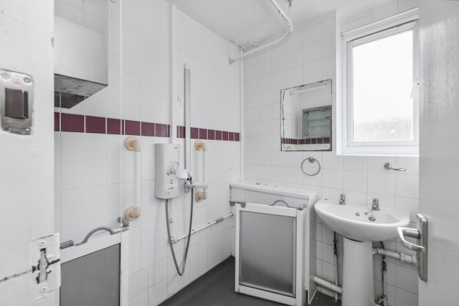 71 Downfield Road, Cheshunt, Hertfordshire, EN8 8SR 6