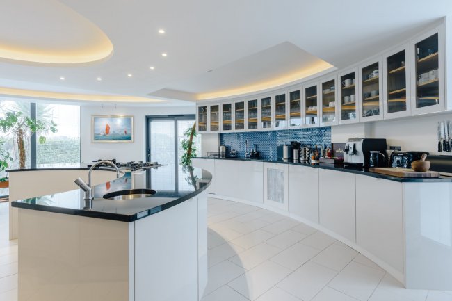 27 Crowsport, Hamble, Hampshire, SO31 4HG 7