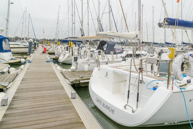 27 Crowsport, Hamble, Hampshire, SO31 4HG 7