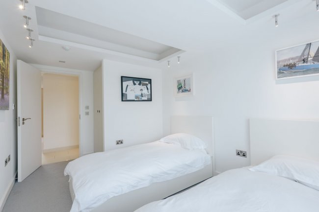 27 Crowsport, Hamble, Hampshire, SO31 4HG 7