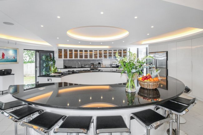 27 Crowsport, Hamble, Hampshire, SO31 4HG 7