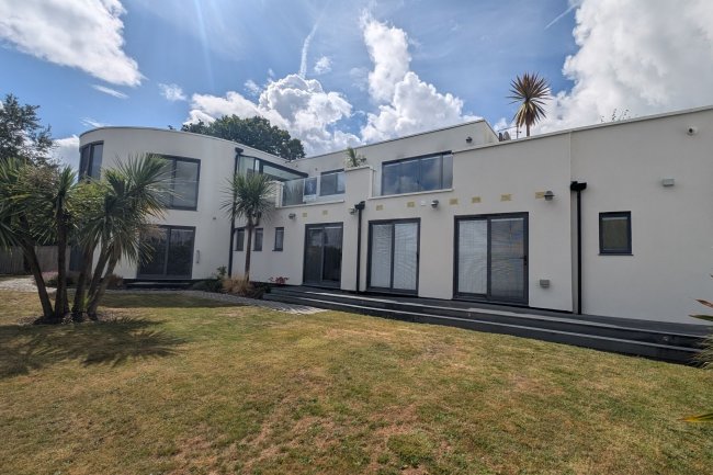 27 Crowsport, Hamble, Hampshire, SO31 4HG 7