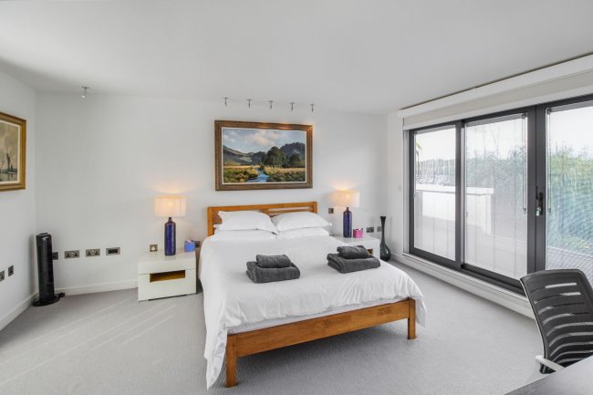 27 Crowsport, Hamble, Hampshire, SO31 4HG 7