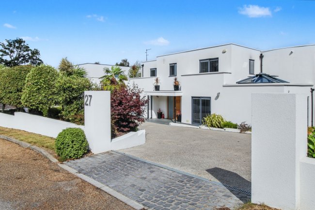 27 Crowsport, Hamble, Hampshire, SO31 4HG 7