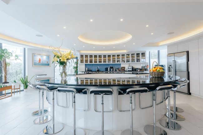 27 Crowsport, Hamble, Hampshire, SO31 4HG 7